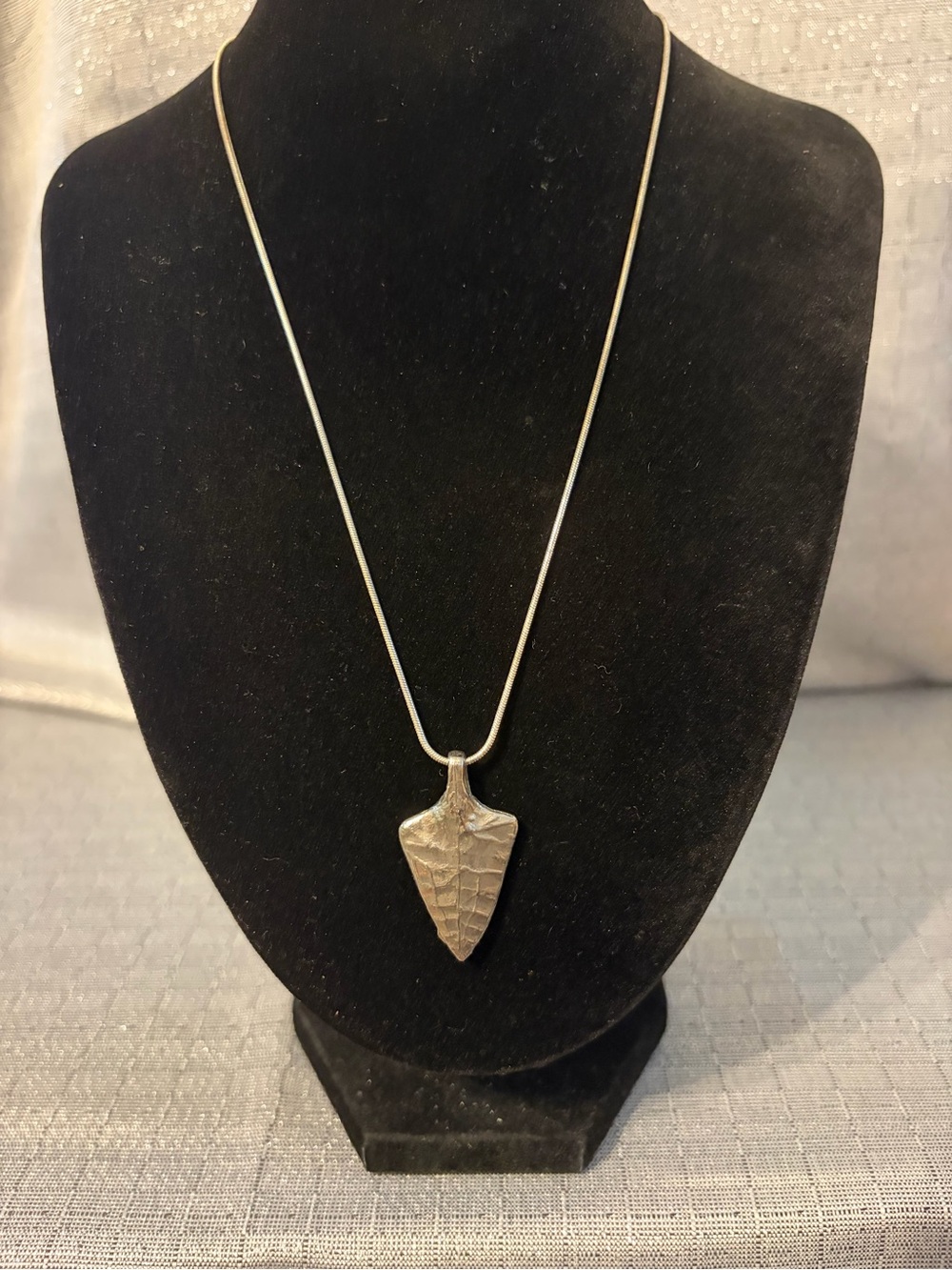 Silver-tone Arrowhead Pendant Necklace - Minimalist Women's Jewelry